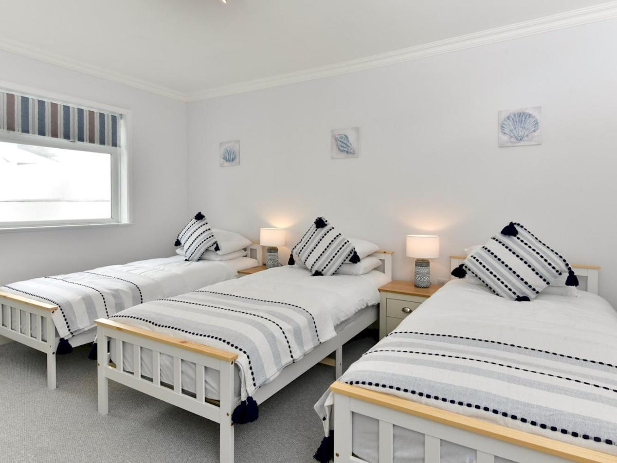Pass The Keys Newly Refurbished Modern Bungalow - Pets Welcome Villa Swansea Exterior photo