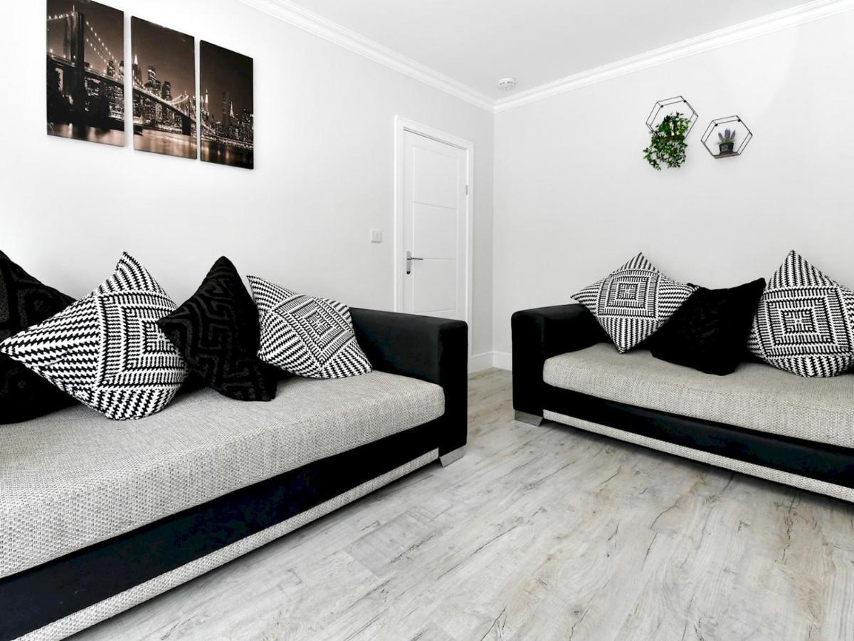 Pass The Keys Newly Refurbished Modern Bungalow - Pets Welcome Villa Swansea Exterior photo